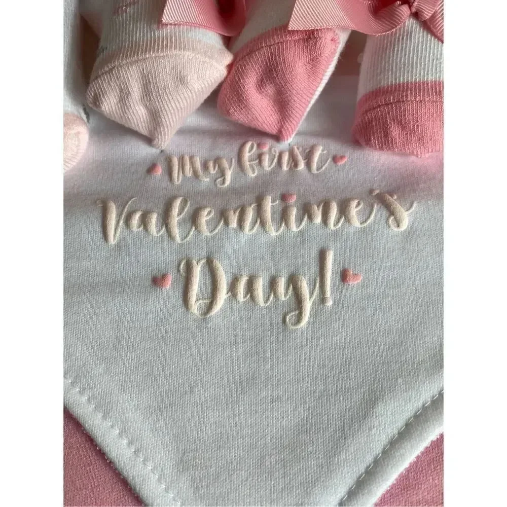 TRUE BABY 0-6 MONTH - 1ST VALENTINES BIB AND SOCK SET